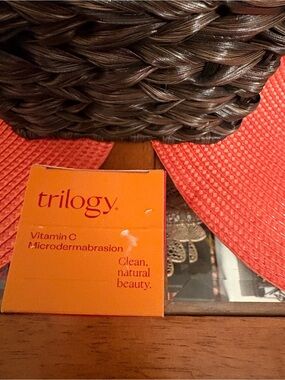Trilogy Vitamin C Microdermabrasion 60ml/2.0 fl oz .dual- action facial